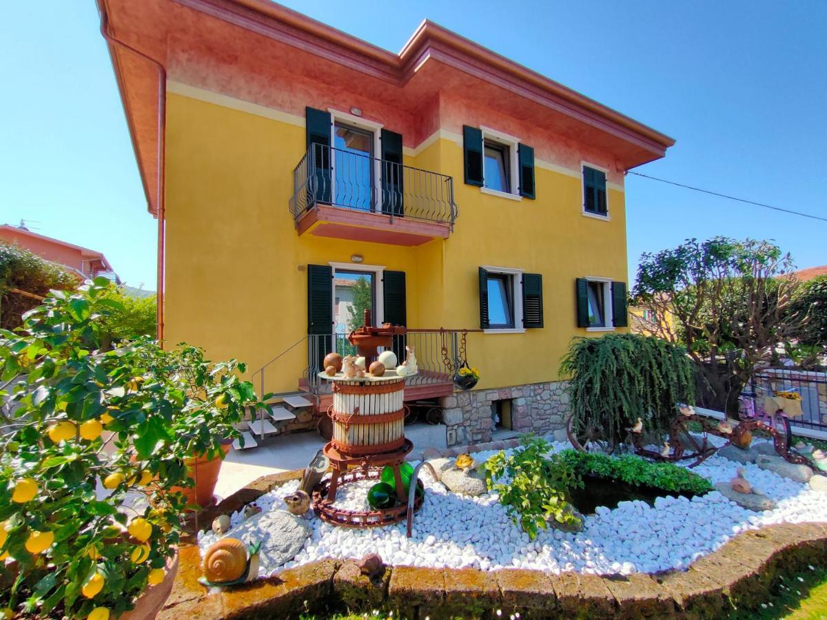 Garda Dreams Apartment Torri Del Benaco Exterior photo