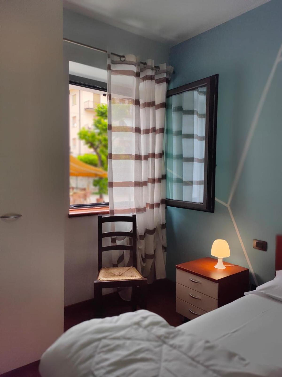 Garda Dreams Apartment Torri Del Benaco Exterior photo
